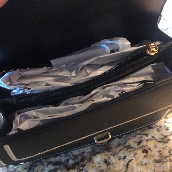 Chic and Trendy Black & Gold Double-Layered Flip Cover Luxury Chain Shoulder Bag - Picture 8 of 8